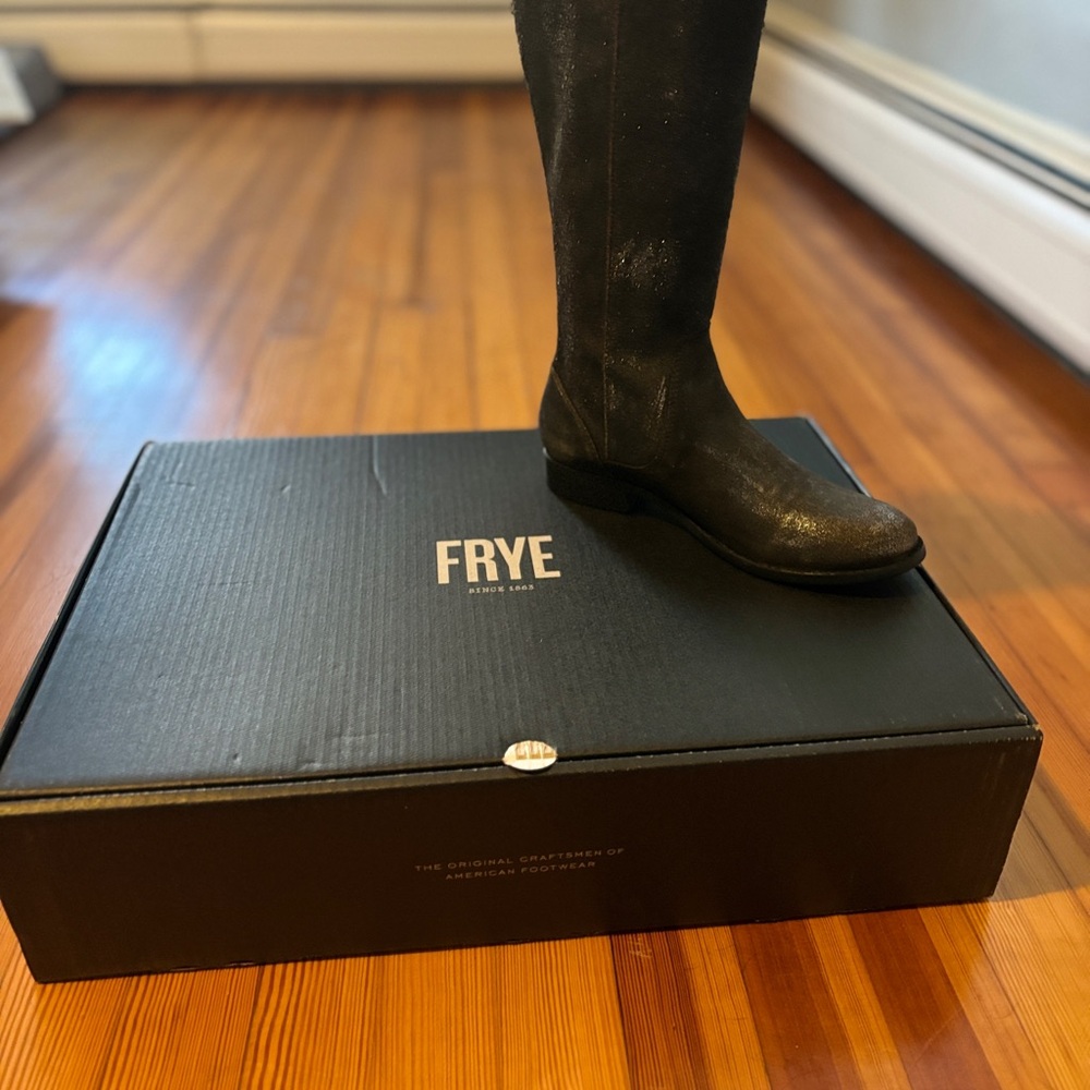 Frye new one of a kind back zip Melissa. Grey with a bit of silver sparkle.